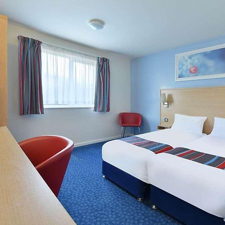 Travelodge Lutterworth レスター 部屋 写真